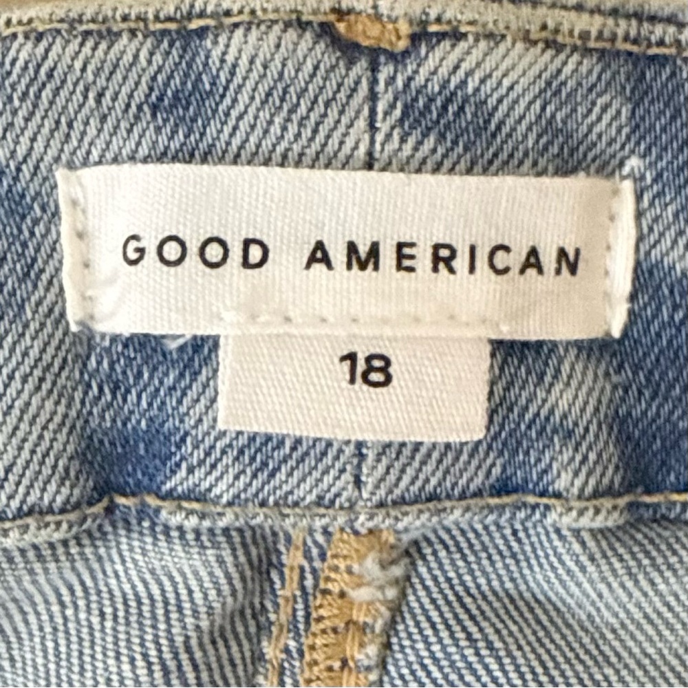 Good American Good Icon High Rise Straight
Exposed Buttons Indigo440 Size 18 - Picture 12 of 15